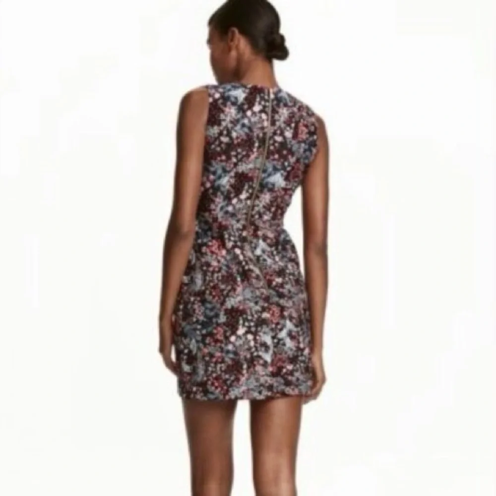 🛑 H&M Black Floral Mini Dress - Picture 2 of 5